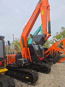 Excavatrice Hitachi ZX120 d'occasion, modèle 2022, 12 tonnes, 90% neuve, en promotion, avec moteur, boîte de vitesses et pompe Isuzu, à vendre - Product Image 3