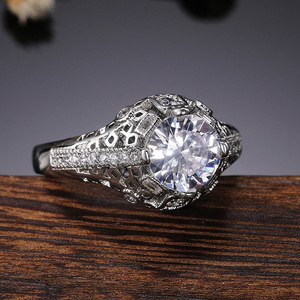 Anello di fidanzamento da donna in platino con diamante taglio brillante rotondo, zaffiro naturale colore D e pietre laterali F771 - Product Image 2