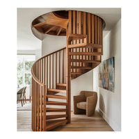 Escaliers en colimaçon préfabriqués de conception moderne pour l'appartement et le hall Stringer d'acier inoxydable et bandes de roulement en bois avec la balustrade en verre