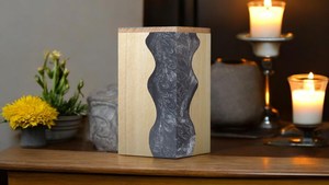 Urna Funeraria Personalizada OEM con Múltiples Tamaños Disponibles, Hecha de Madera y Resina Epoxi para Uso Funerario - Product Image 6