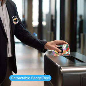 Porte-badge d'identification à clipser, portable, tendance, avec logo personnalisé, motif chat illustré, coloré et mignon, imprimé, pour la vente en gros - Product Image 4