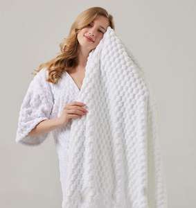 ชุดผ้าขนหนูไมโครไฟเบอร์เนื้อนุ่มพิเศษ ผลิตจากผ้าขนแกะปะการัง  รับสกรีนโลโก้  แห้งเร็ว ทออย่างดี เป็นมิตรกับสิ่งแวดล้อม สำหรับผู้ใหญ่ ใช้ในบ้าน ผลิตจากโพลีเอสเตอร์ - Product Image 2