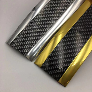 Autocollant <span class=keywords><strong>de</strong></span> protection <span class=keywords><strong>de</strong></span> <span class=keywords><strong>seuil</strong></span> <span class=keywords><strong>de</strong></span> <span class=keywords><strong>porte</strong></span> <span class=keywords><strong>de</strong></span> voiture en caoutchouc noir en fibre <span class=keywords><strong>de</strong></span> carbone avec garniture rouge, durable, flexible, universel, anti-collision, adhésif 3M, DIY - Product Image 4