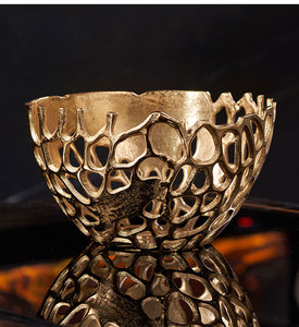 Cuenco Dorado Decorativo de Lujo para el Hogar, Pieza Decorativa para Mesa de Comedor y Estante - Product Image 1