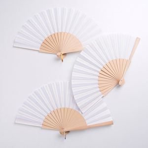 Abanico Cupid Fan, Moderno y Portátil, Abanico de Bambú Personalizable, Ideal para Reuniones y Fiestas - Product Image 4