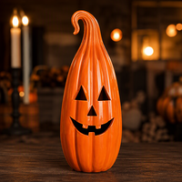 Figurine sculptée personnalisée en forme de citrouille avec initiale 'M' - Décoration d'automne, élément de table charmant, unique pour la décoration d'Halloween et de Thanksgiving