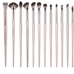 Ensemble de pinceaux de maquillage dorés, 15 pièces, poils synthétiques, pinceaux pour fards à paupières et blush, ensemble complet portable - Product Image 3