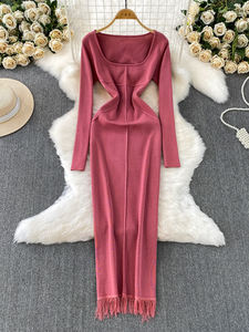 Robe moulante en tricot pour femme - Robe à manches longues à col carré avec taille nouée et bordure à franges - Product Image 1