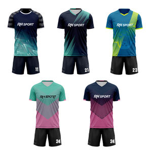 Completi <span class=keywords><strong>da</strong></span> <span class=keywords><strong>Calcio</strong></span> Personalizzati all'Ingrosso con Nome e Logo della Squadra, Traspiranti, Manica Corta, Uniformi <span class=keywords><strong>da</strong></span> Allenamento con <span class=keywords><strong>Pantaloncini</strong></span> per Adulti - Product Image 1