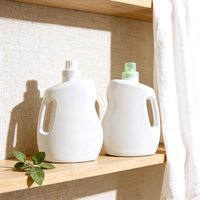 Bouteille en plastique HDPE personnalisée de 2 L pour détergent et blanchiment, avec poignée de transport et bec verseur