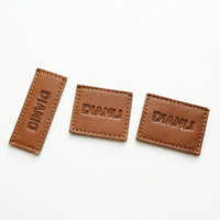 Écusson en cuir PU écologique personnalisé avec logo, étiquette en feutre gravée au laser, gaufrée, à coudre, pour vêtements, marque extérieure, OEM