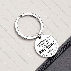 Portachiavi in Metallo Personalizzati per Colleghi, Regalo Ispirazionale per Donne, 'A Volte Ti Dimentichi Quanto Sei Fantastica, Così Qui È la Tua Promemoria' - Product Image 4