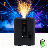 Mini machine à feux d'artifice à batterie de la taille d'une paume 350w Spray 3m Machine à feux d'artifice froids télécommandée, utilisée pour le DJ du club de fête de mariage.