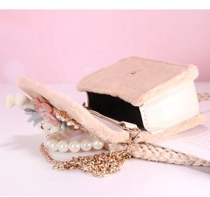 नवीनतम शैली सर्दियों लड़कियों मिनी दूत बैग मोती पोर्टेबल श्रृंखला हैंडबैग भालू प्यारा आलीशान बच्चों के लिए Crossbody बैग - Product Image 3