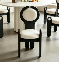 Chaise de salle à manger rembourrée de style artistique, forme unique, pour la décoration de restaurant, villa, appartement