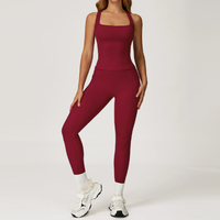 Ensemble de yoga pour femmes : débardeur dos nageur à col carré et leggings ajustés pour le sport