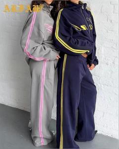 Produttori di Abbigliamento per Tuta Casual da Donna con Logo Personalizzato, Giacca con Strisce Laterali e Pantaloni Jogger, Set 2 Pezzi 2026 - Product Image 1