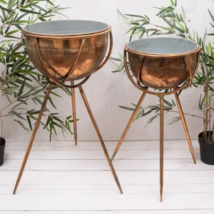 Ensemble de 2 jardinières avec support intégré, style moderne, finition cuivre, faites à la main, pour la décoration de jardin. - Product Image 1