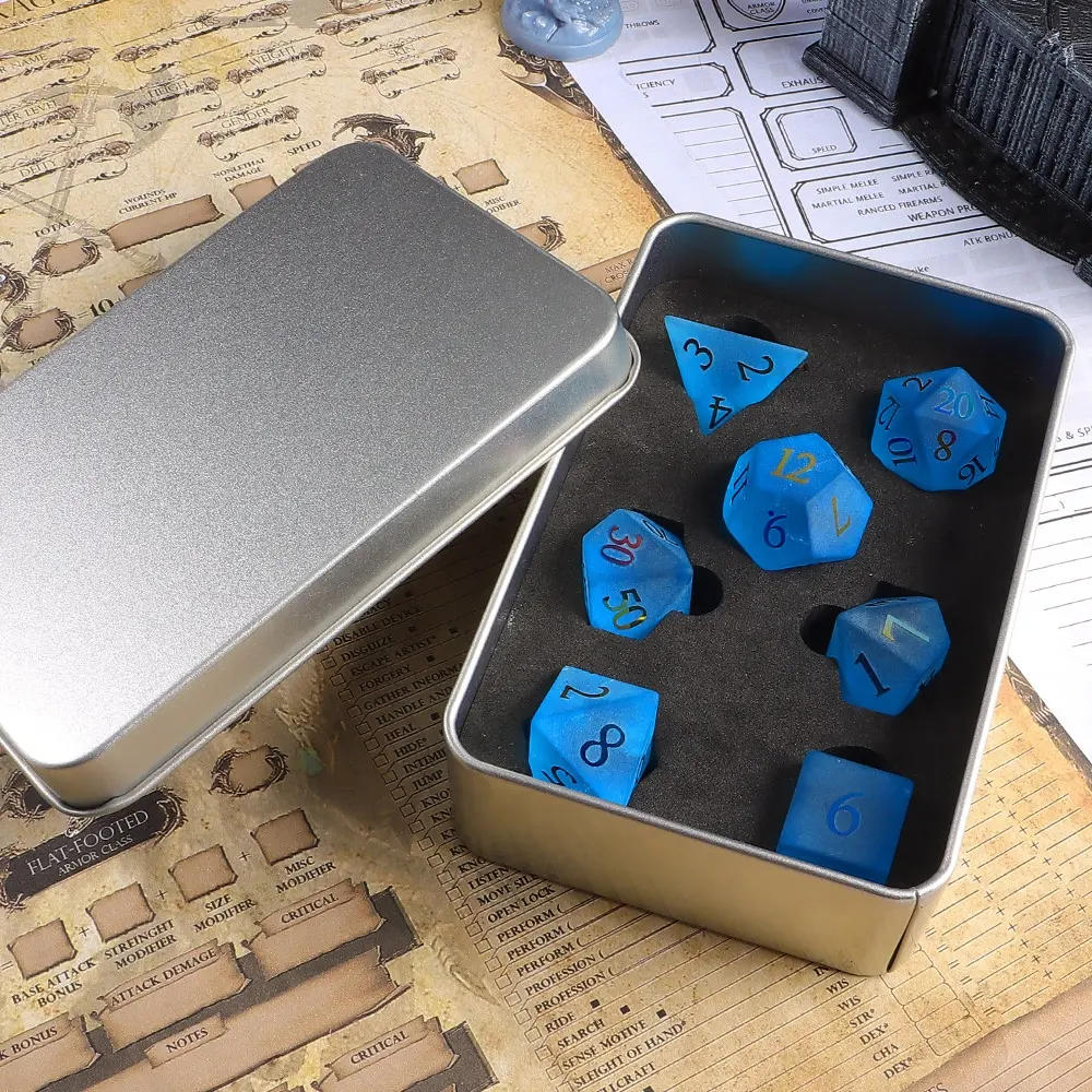 ตารางกระดาน Dice ขายส่ง MTG RPG DND Polyhedral อัญมณีลูกเต๋าคริสตัลสีฟ้า Frosted แก้วชุดลูกเต๋า