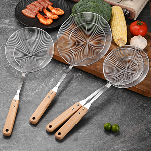 Passoires en acier inoxydable de haute qualité avec long manche en bois antidérapant, panier en fil métallique pour cuisine, <span class=keywords><strong>passoire</strong></span> à <span class=keywords><strong>huile</strong></span> en bois – Vente en gros - Product Image 5