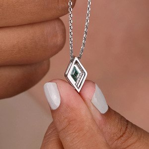 Collana con ciondolo a forma di diamante per donna, gioielli semplici e alla moda, regalo per l'uso quotidiano - Product Image 5
