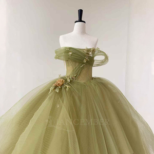 Robe de bal vert sauge Nt85 avec accessoires floraux, décolleté cœur, dos corset, grande taille Jancember - Product Image 2