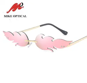 แฟชั่นใหม่ไฟเปลวไฟรูปร่างแว่นกันแดดผู้หญิงผู้ชายตกแต่งอาทิตย์แว่นตาที่ไม่ซ้ำกันพรรคแว่นตา UV400