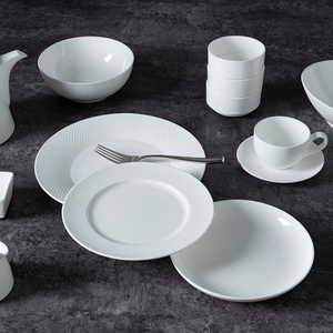 ロイヤルボーンチャイナ製 SCB食器新品一式セット