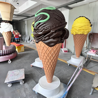Sculpture géante en fibre de verre en forme de cornet de crème glacée simulé, texture réaliste de gaufre, statue de dessert surdimensionnée pour boutique de desserts