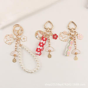 Nouveau ruban tissu voiture porte-clés pendentif créatif lapin pliant ventilateur alliage écouteur étui accessoires - Product Image 3