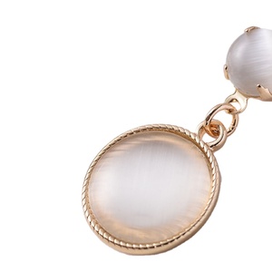 UN Bijoux Fantaisie naturel de Bonne Qualité Style Coréen Opale Petite Boucle D'oreille - Product Image 6