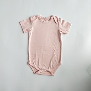 Grenouillères grenouillère pour bébé en soie de lait polie à double polissage avec impression de transfert de chaleur et logo personnalisé - Product Image 6