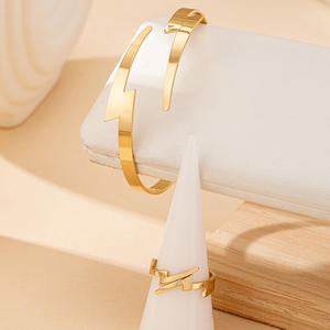 Conjunto de joyería al por mayor Conjunto de anillo de pulsera abierta brillante de oro de moda - Product Image 3