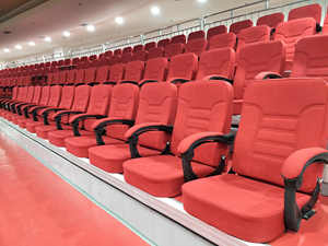 Silla Plegable Tapizada para Auditorio con Reposabrazos Ajustables y Soporte Metálico para Eventos Deportivos - Product Image 1