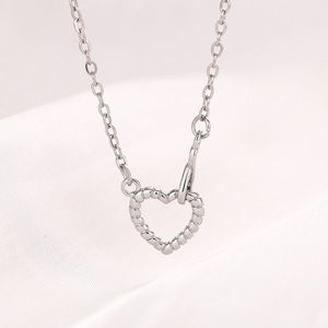 Collar con Colgante de Corazón Calado para Mujer, Estilo Pavé Brillante, Joyería de Moda, Regalo - Product Image 3