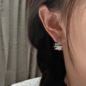 Pendientes de Plata de Ley S925, Diseño Francés de Nicho, Estilo Vintage Simple y Personalizado, Microincrustaciones Curvas de Lujo Ligero - Product Image 3