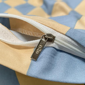 Ensembles <span class=keywords><strong>de</strong></span> <span class=keywords><strong>housse</strong></span> <span class=keywords><strong>de</strong></span> <span class=keywords><strong>couette</strong></span> en coton lavé à l'eau simple pour la peau échiquier quatre pièces Plaid Ins Style drap <span class=keywords><strong>de</strong></span> lit pour dortoir étudiant - Product Image 4