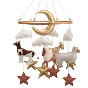 Ferme bébé <span class=keywords><strong>Mobile</strong></span> vache cheval chèvre mouton neutre <span class=keywords><strong>animaux</strong></span> pépinière <span class=keywords><strong>Mobile</strong></span> feutre berceau lune et nuages - Product Image 1