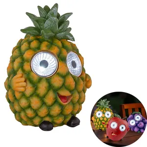 BSCI Factory High Quality Resin Pineapple with Solar Light for Garden Decoration