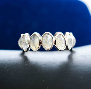 Anillo de Labradorita de Primera Calidad con Plata de Ley 925 en Venta - Product Image 1