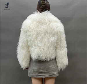 Veste en fourrure de Mongolie courte pour femmes, hiver chaud, véritable fourrure de mouton tibétain bouclée et moelleuse, en vente - Product Image 6
