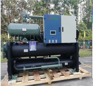 Refroidisseur à vis refroidi par eau de 280 kW, pompe à chaleur géothermique, pompe à chaleur eau-eau, chauffe-eau à eau salée - Product Image 2