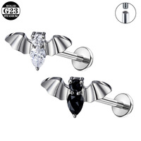 Anting Tusuk Titanium ASTM F136 Bentuk Kelelawar Zirkon Hitam & Putih Unisex Perhiasan Tubuh Tindik Tulang Rawan Telinga Cincin Hidung Bibir