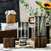 Plateau en bois moderne haut de gamme de luxe léger Vase en verre Ornement pour la décoration du salon Vase hydroponique à fleurs fraîches Vente en gros