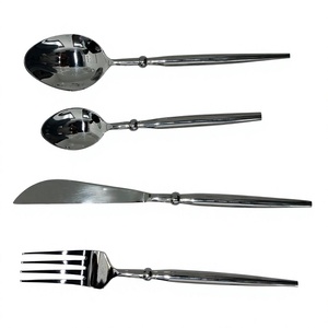 Juego de Cubiertos de Acero Inoxidable de Diseño Clásico y Elegante, con Mangos Metálicos, Aptos para Lavavajillas, Opción de Logotipo Personalizado - Accesorios de Comedor para el Hogar - Product Image 1