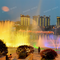 Fontaine interactive pour extérieur avec système de pompe complet, éclairage LED RGB multicolore, équipement aquatique pour aménagement paysager de parc