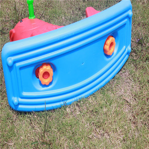 Großhandel Custom Hot Sale Kunststoff Material Zwei Farben Tierform Indoor Mehrzweck Kunststoff Kinder Schaukel pferd - Product Image 6