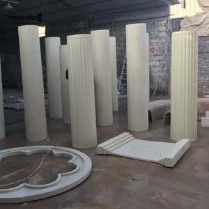Colonne cannelée en béton pour l'intérieur d'une église, design symétrique et orné pour la chapiteau, ornement d'intérieur de luxe pour hall de bâtiment religieux - Product Image 2