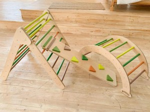 Marco de escalada de madera para niños y niños pequeños Triángulo de roca con rampa y <span class=keywords><strong>Arco</strong></span> <span class=keywords><strong>Iris</strong></span> Equipo de entrenamiento sensorial - Product Image 4