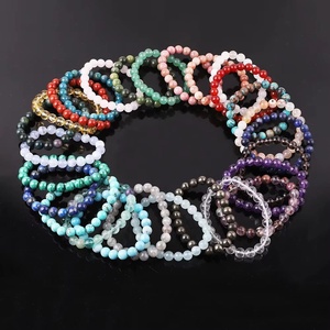 Bracelet artisanal en cristal de pierre naturelle de 8mm pour la guérison et le bien-être - Product Image 3